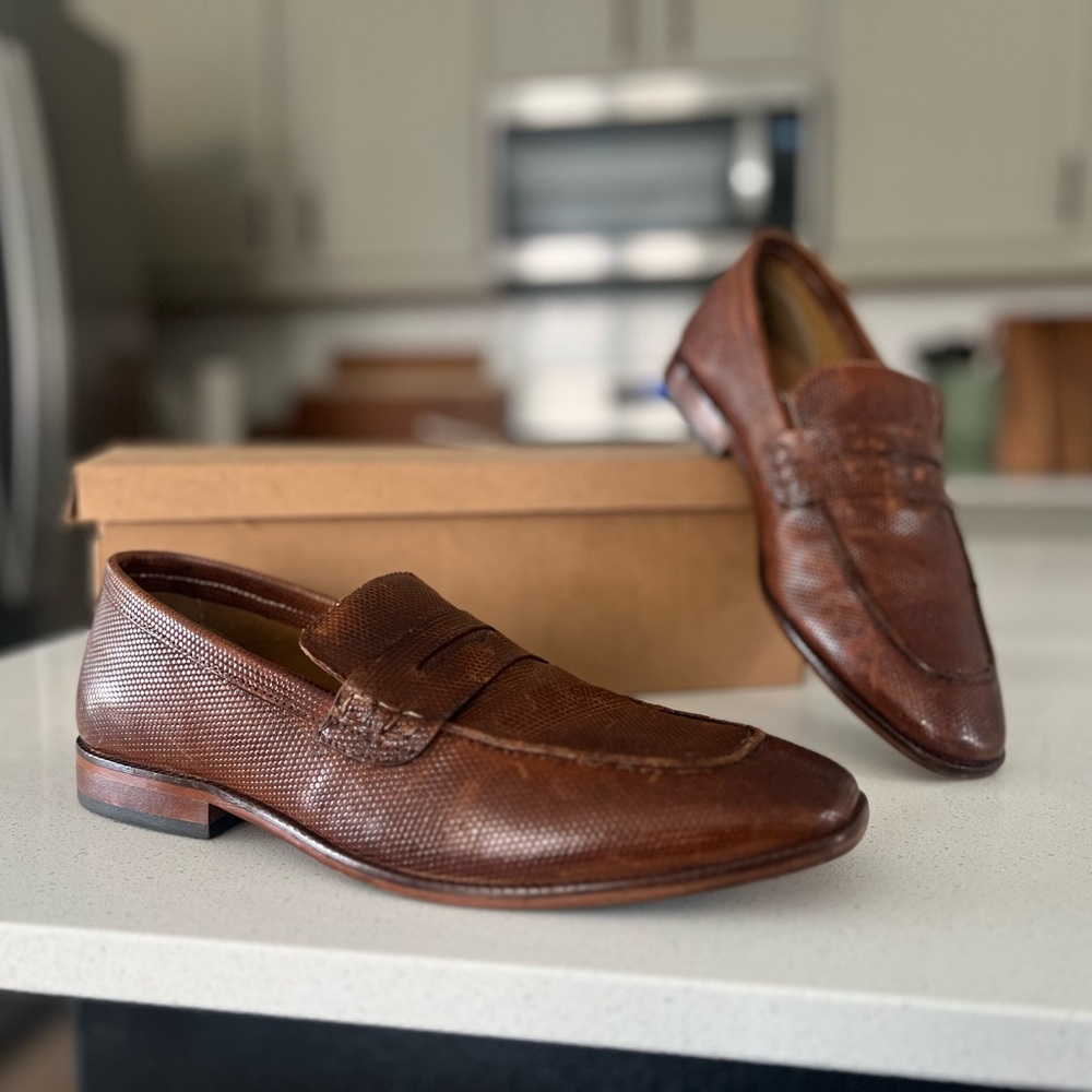 Great looking gently worn Steve Madden loafers